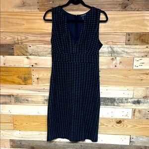 Banana Republic size 4 Black & Houndstooth Pattern Plunge Neckline Midi Dress